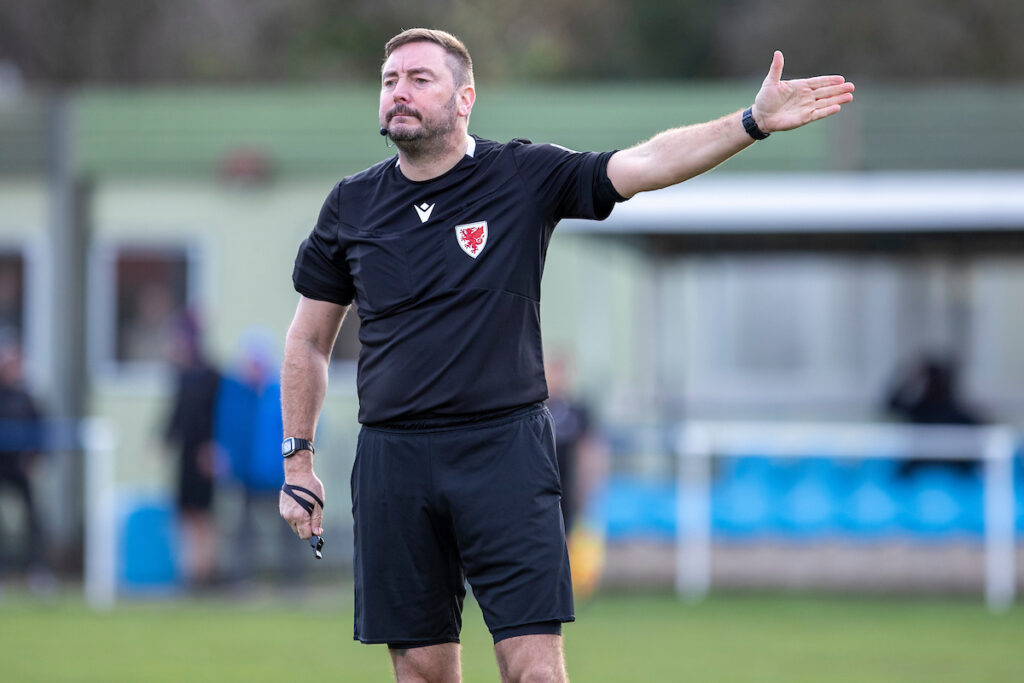 Referee Nick Pratt during the FAW Welsh Cup fixture between Mold Alexandra and Briton Ferry Llansawel at Alyn Park, Mold. 16th of November, Mold, Wales