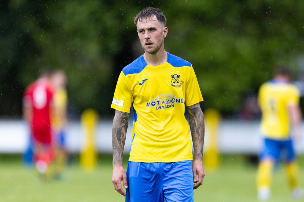 Alex Bonthron in action for Cwmbran Celtic in the JD Cymru Leagues South
