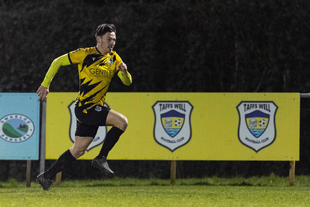 Taffs Well v Carmarthen Town in the JD Cymru South at Rhiw Dda’r on the 21st February 2025